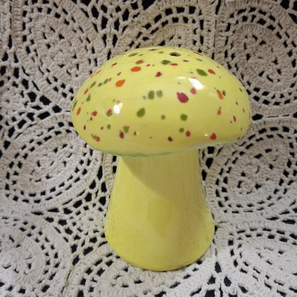 VTG‎ Mushroom Refrigerator Baking Soda Holder Ceramic Cozy Cottage Core Yellow